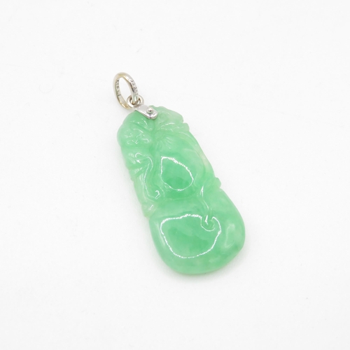 152 - 18ct white gold carved jade pendant (4.8g)