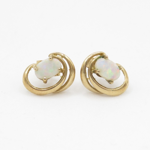 161 - 9ct gold opal stud earrings (1.4g)