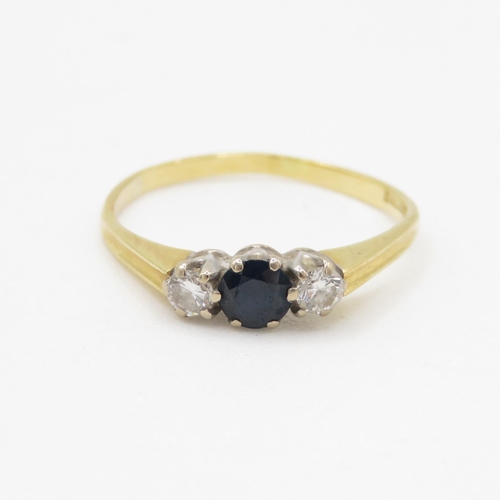 168 - 18ct gold vintage sapphire & diamond trilogy ring (1.9g) Size N