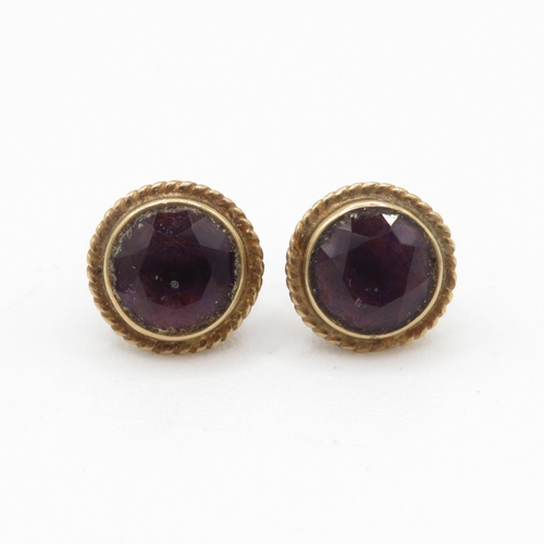 190 - 9ct gold vintage amethyst stud earrings (2.3g)