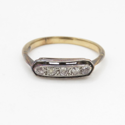 192 - 9ct gold diamond row ring (2g) Size N