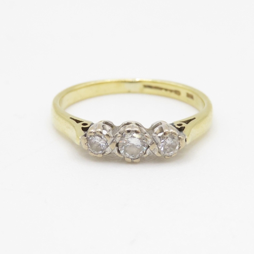 22 - 18ct gold diamond trilogy dress ring (2.1g) Size J