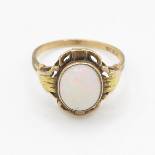 241 - 9ct gold opal solitaire ring (2.2g) Size M 1/2