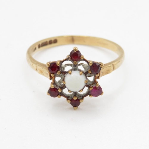 249 - 9ct gold garnet opal and ruby set cluster ring (1.7g) Size N