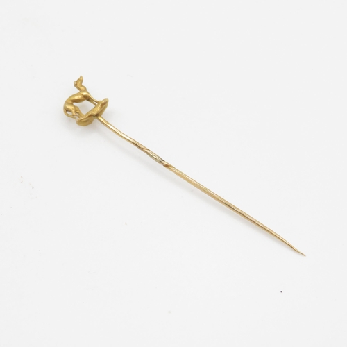 33 - 15ct gold dog stick pin (1.4g)