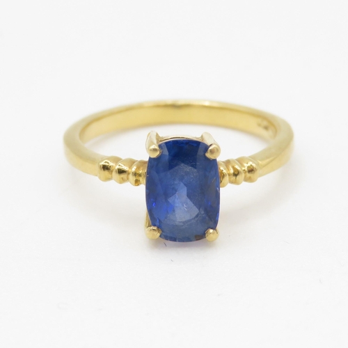 58 - 18ct gold sapphire solitaire dress ring (2.5g) Size H