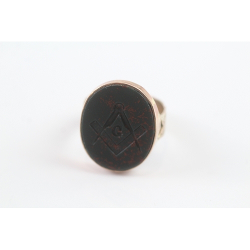 113 - 9ct gold bloodstone intaglio masonic seal ring (6.1g) Size S