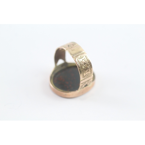 113 - 9ct gold bloodstone intaglio masonic seal ring (6.1g) Size S