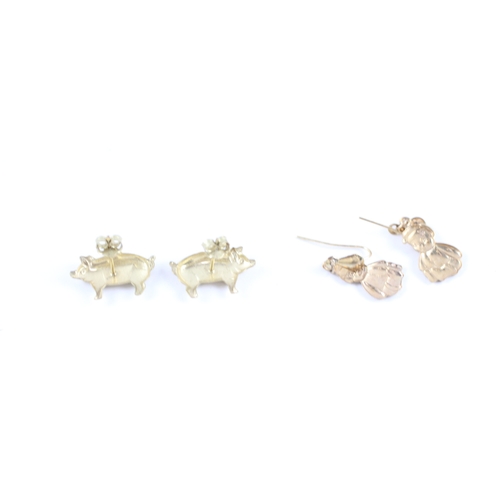 116 - 9ct gold x2 pig stud earrings & teddy bear drop earrings set (1.1g)