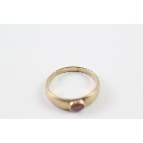 123 - 9ct gold ruby dress ring (3.9g) Size W