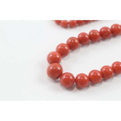 124 - 18ct gold clasped coral necklace (32.7g)