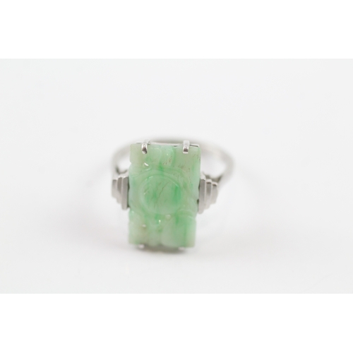 137 - 9ct white gold jade cocktail ring (3.3g) Size L