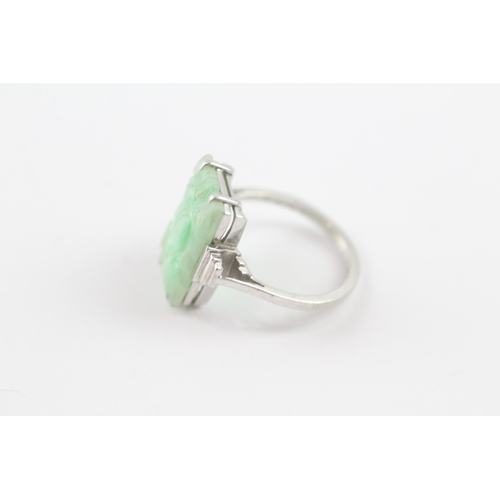 137 - 9ct white gold jade cocktail ring (3.3g) Size L