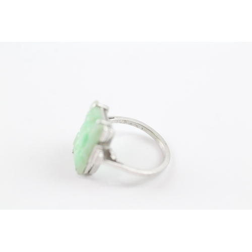 137 - 9ct white gold jade cocktail ring (3.3g) Size L