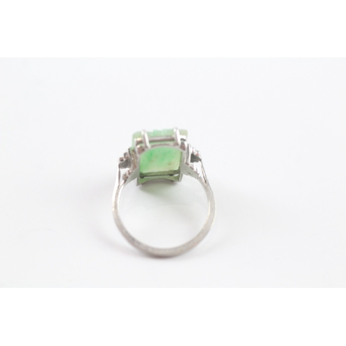 137 - 9ct white gold jade cocktail ring (3.3g) Size L