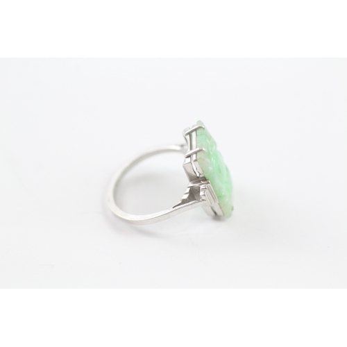 137 - 9ct white gold jade cocktail ring (3.3g) Size L