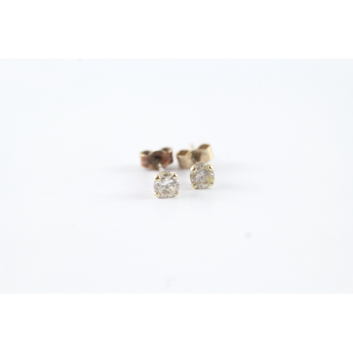 138 - 9ct gold diamond stud earrings (0.4g)