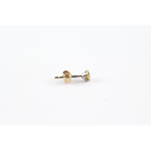 138 - 9ct gold diamond stud earrings (0.4g)