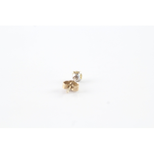 138 - 9ct gold diamond stud earrings (0.4g)