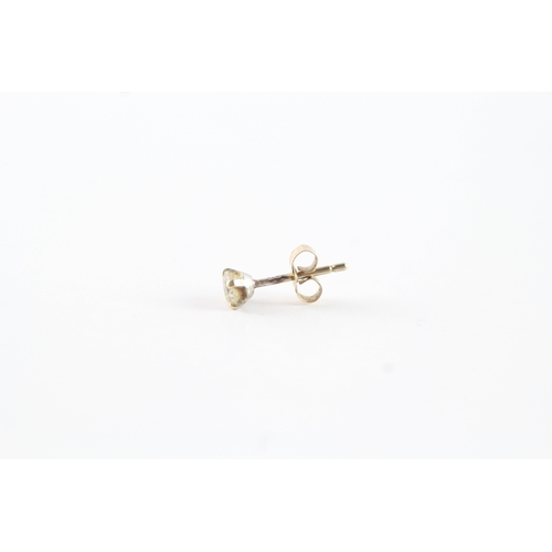 138 - 9ct gold diamond stud earrings (0.4g)