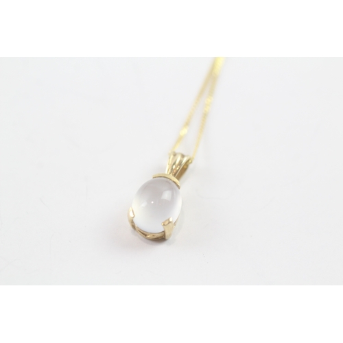 139 - 9ct gold moonstone solitaire pendant necklace (1.8g)