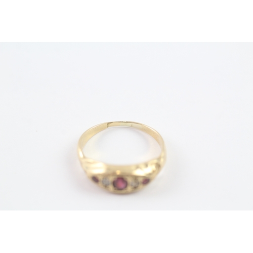 140 - 18ct gold diamond & ruby boat ring (2.8g) Size K