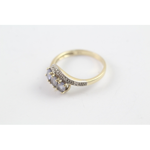 147 - 9ct gold diamond and tanzanite twist ring (2.8g) Size P