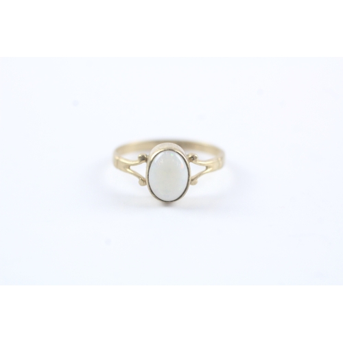 185 - 9ct gold opal solitaire dress ring (1.4g) Size M