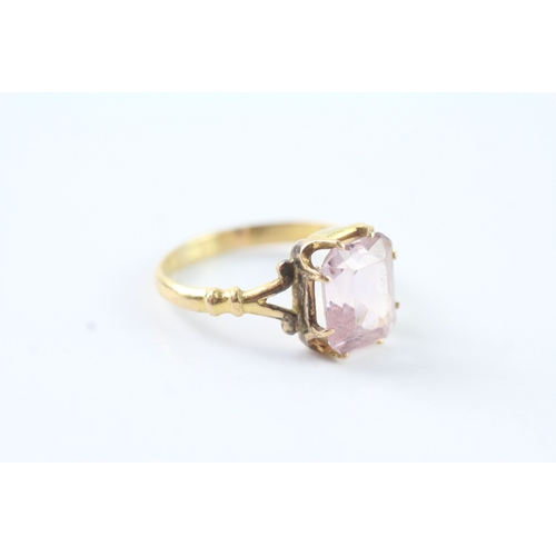 199 - 18ct gold pink gemstone claw set ring (4.1g) Size N