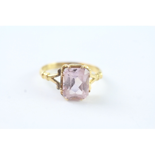 199 - 18ct gold pink gemstone claw set ring (4.1g) Size N