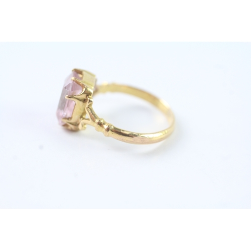 199 - 18ct gold pink gemstone claw set ring (4.1g) Size N