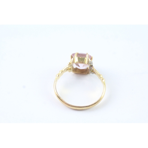 199 - 18ct gold pink gemstone claw set ring (4.1g) Size N