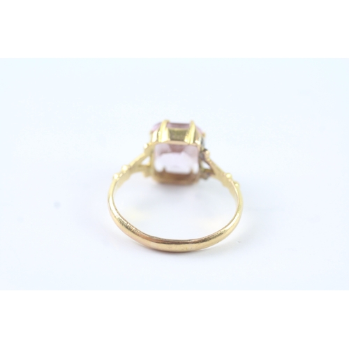 199 - 18ct gold pink gemstone claw set ring (4.1g) Size N