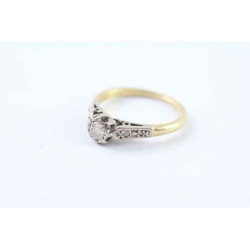 207 - 18ct gold and platinum diamond ring (2.7g) Size J