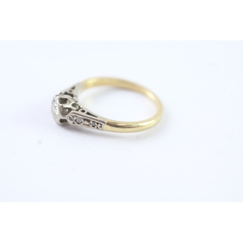 207 - 18ct gold and platinum diamond ring (2.7g) Size J