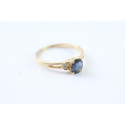 208 - 14ct gold diamond and sapphire ring (1.7g) Size N