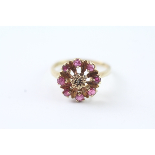 209 - 9ct gold ruby and diamond floral cluster dress ring (3g) Size O