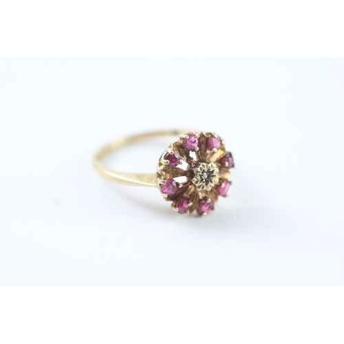 209 - 9ct gold ruby and diamond floral cluster dress ring (3g) Size O