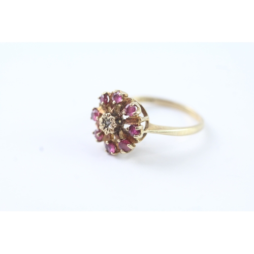 209 - 9ct gold ruby and diamond floral cluster dress ring (3g) Size O