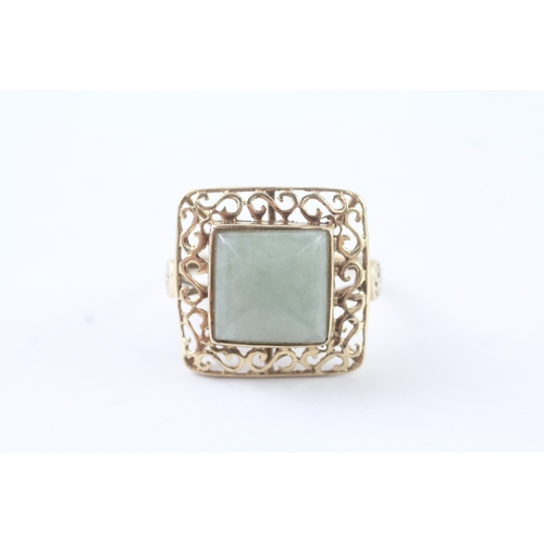 210 - 9ct gold patterned jade dress ring (3.3g) Size N