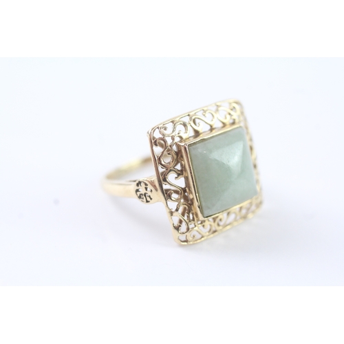 210 - 9ct gold patterned jade dress ring (3.3g) Size N