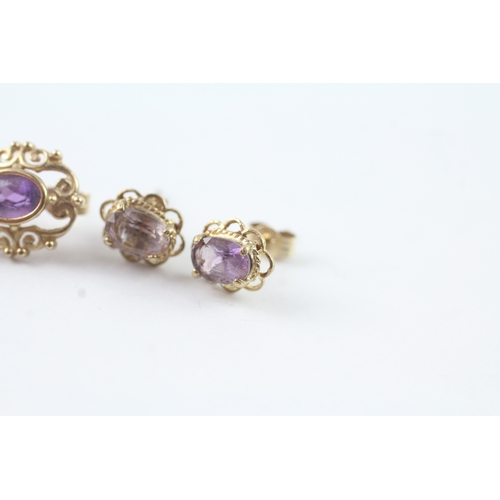 211 - 2 x 9ct gold amethyst stud earrings (2.4g)