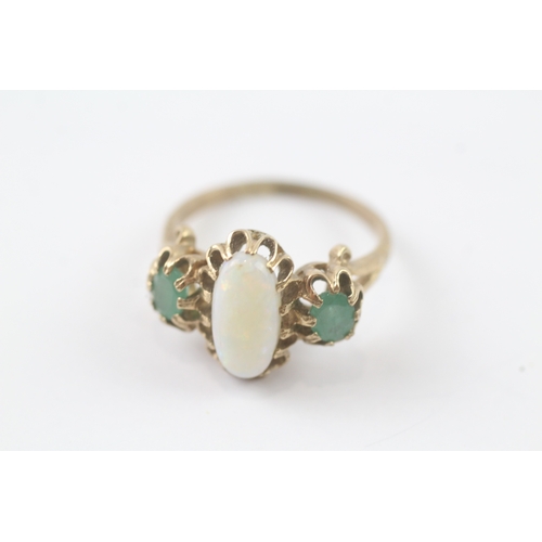 214 - 9ct gold opal and emerald trilogy ring (4.4g) Size R 1/2