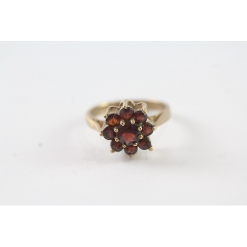 219 - 9ct gold vintage red gemstone cluster ring (2.2g) Size J 1/2