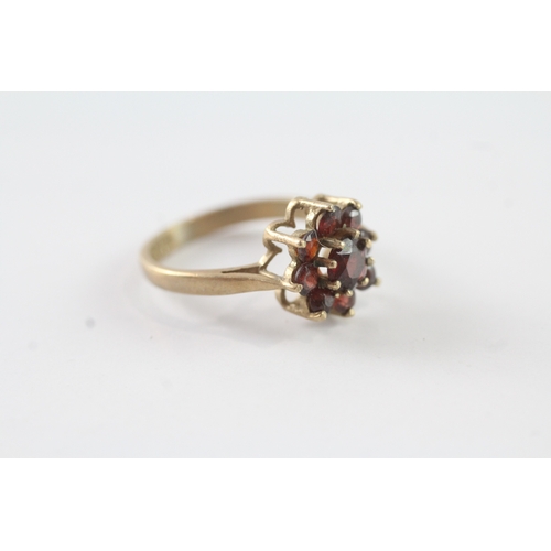 219 - 9ct gold vintage red gemstone cluster ring (2.2g) Size J 1/2