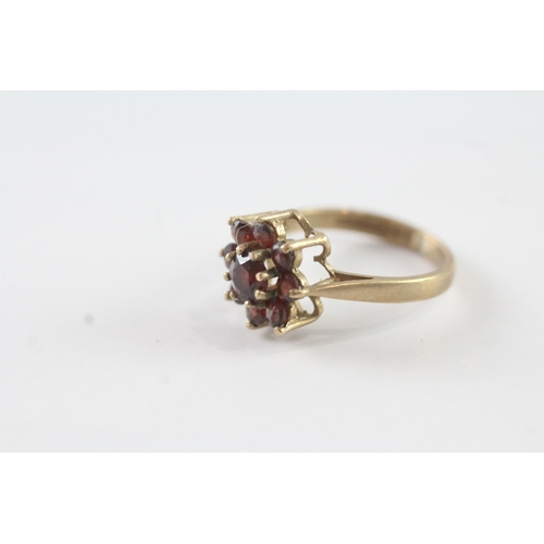 219 - 9ct gold vintage red gemstone cluster ring (2.2g) Size J 1/2