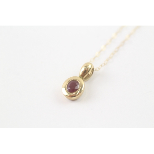 222 - 9ct gold bezel set ruby pendant necklace (1.5g)