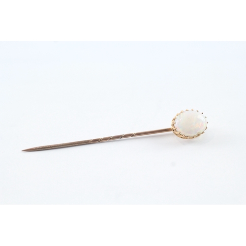 233 - 15ct gold antique cabochon cut opal tie pin with a 9ct gold pin, claw set (1.8g)