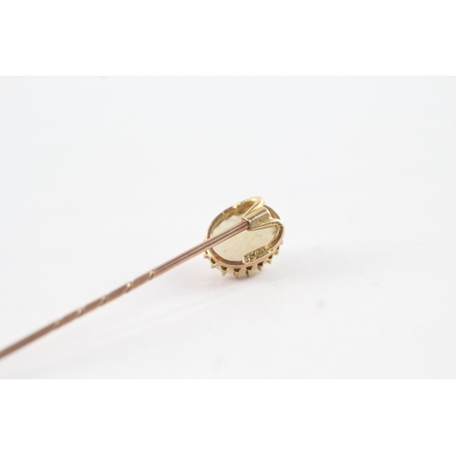 233 - 15ct gold antique cabochon cut opal tie pin with a 9ct gold pin, claw set (1.8g)