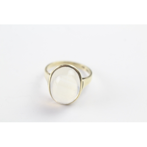 234 - 14ct gold moonstone cabochon ring (4.9g) Size O